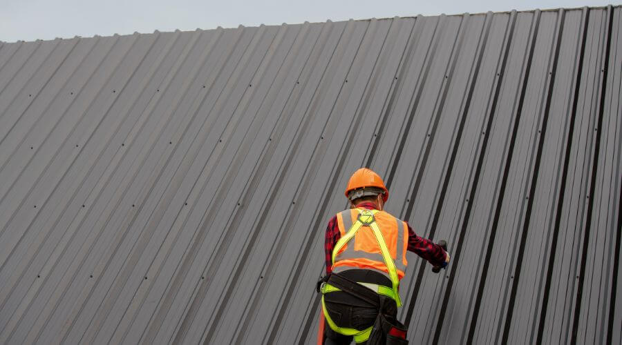 Professional gutter cleaning in Alden, IA